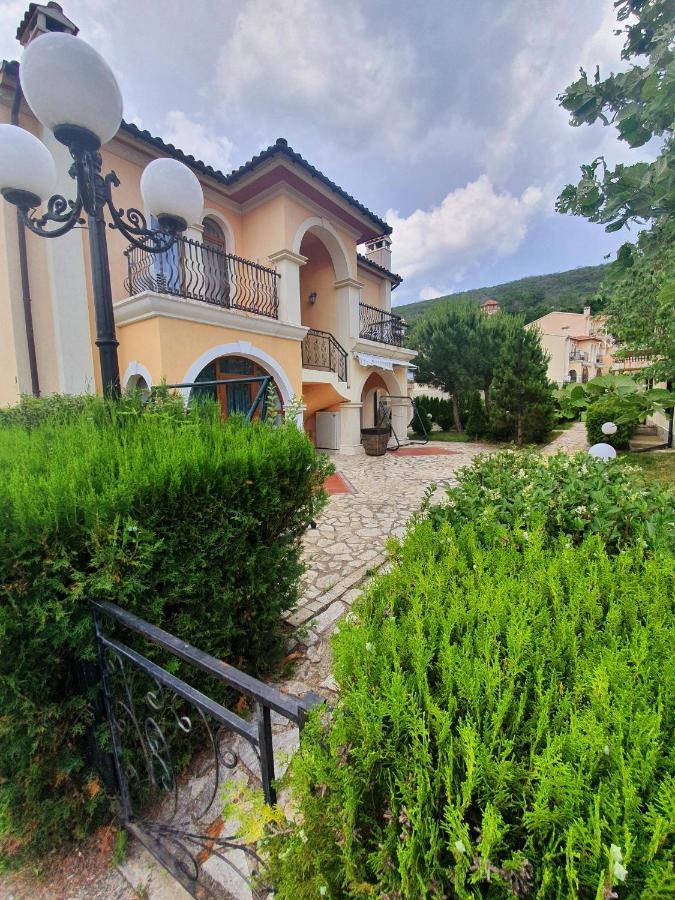 Elenite Private Apartments Exterior photo